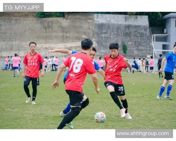 爆炸头闪耀绿茵赛场激情四射的足球巨星燃动世界 爆炸头闪耀绿茵赛场激情四射的足球巨星燃动世界